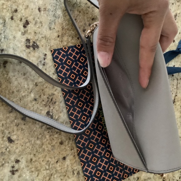 New Tory Burch crossbody/ wallet 💖 - Picture 4 of 7
